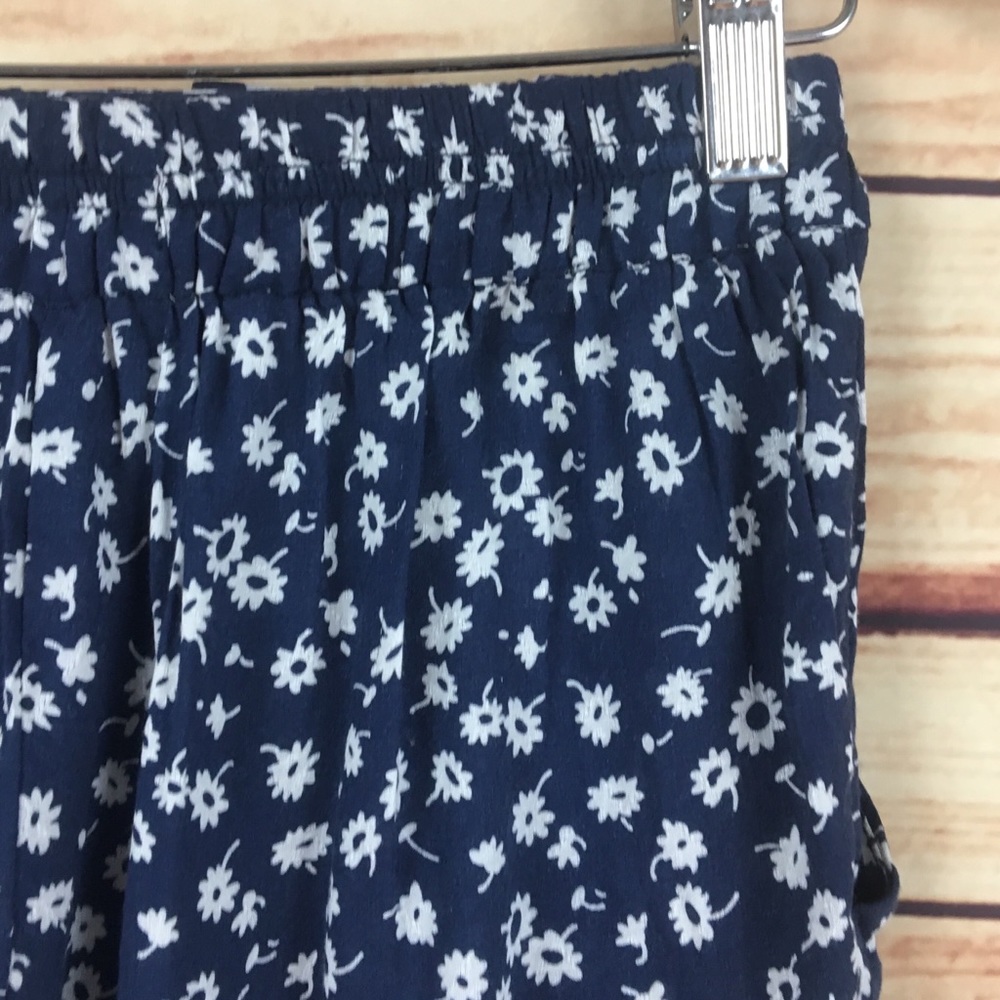 Urban Outfitters Pleated Waist Shorts Floral M - Picture 10 of 13